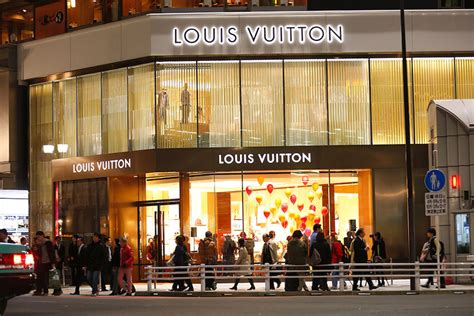 louis vuitton perth opening times